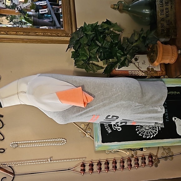 Love Peace Lounge Night Shirt Size Medium - Picture 3 of 5